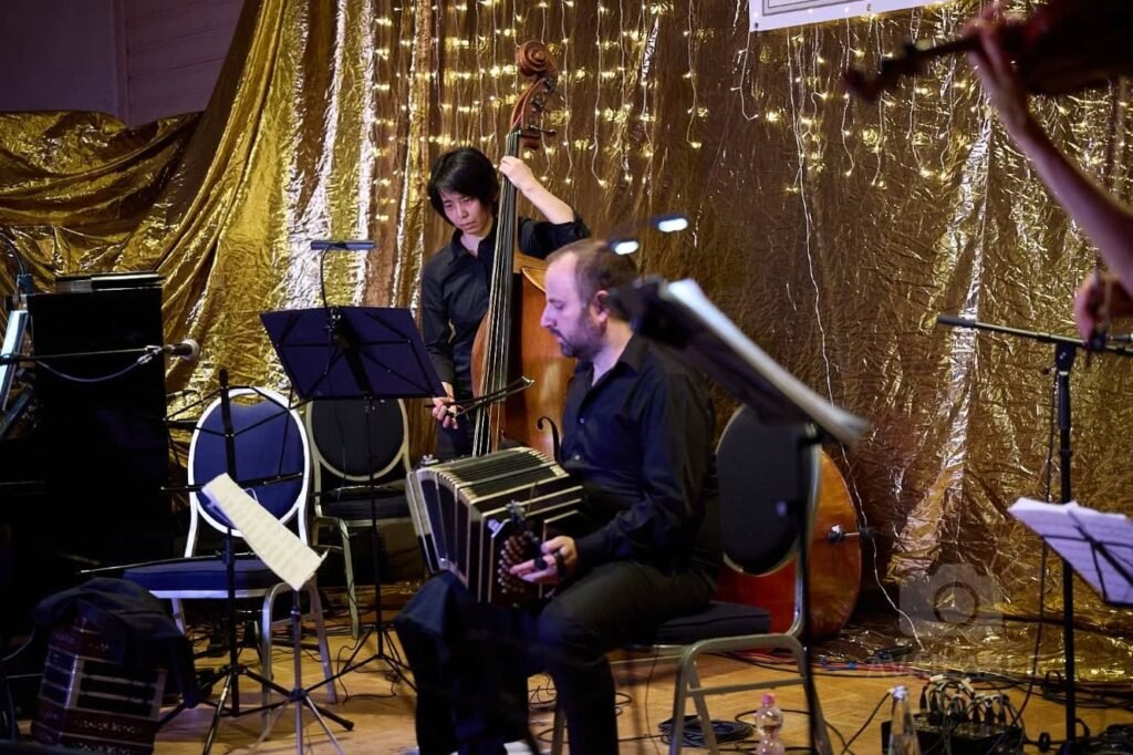 Instagram post from la.royal.tango. This post is in position 2.