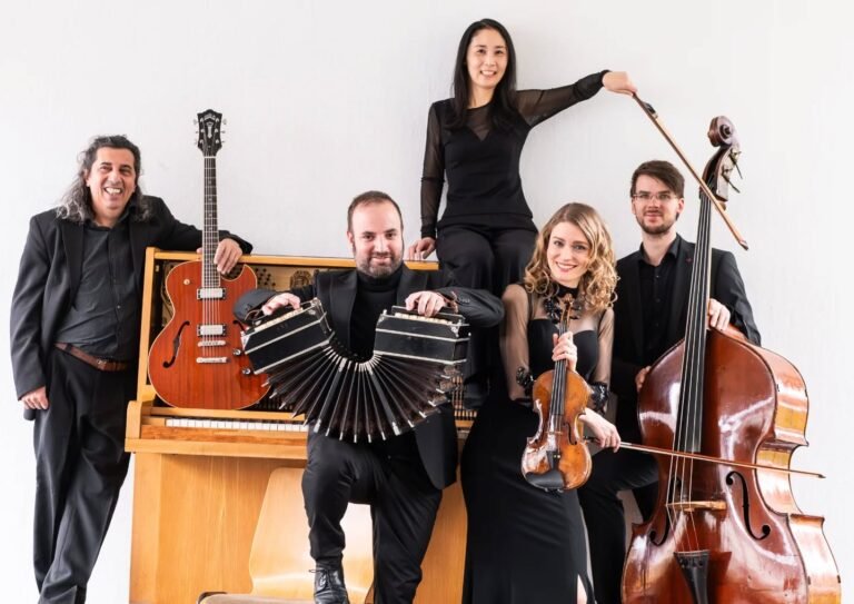 Instagram post from la.royal.tango. This post is in position 6.