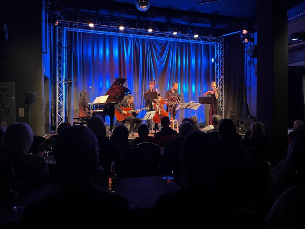 Instagram post from la.royal.tango. This post is in position 1.