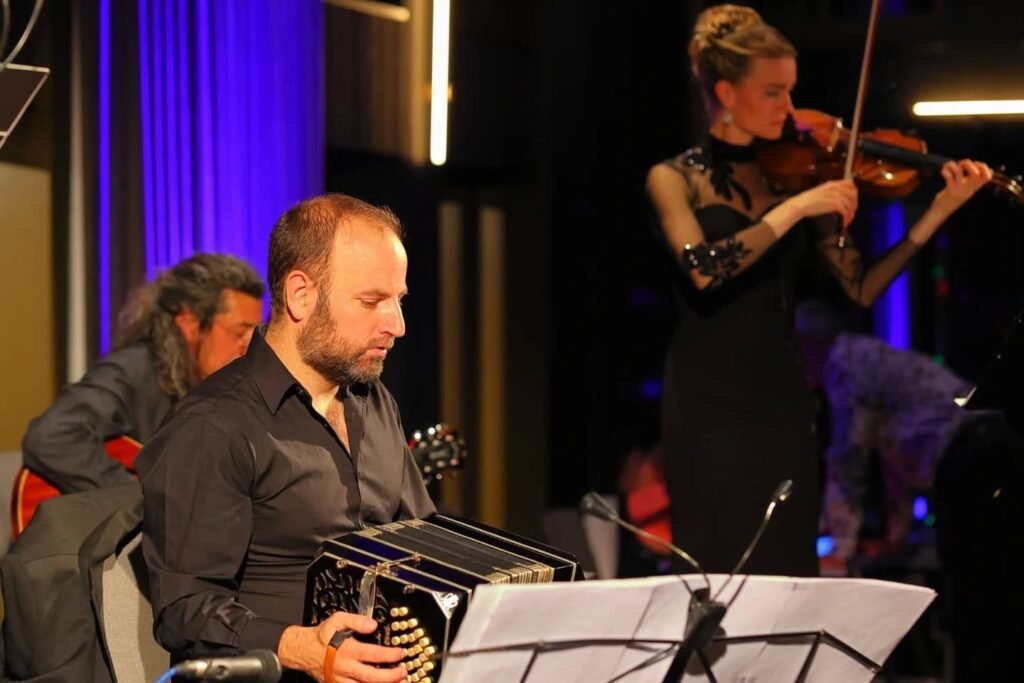 Instagram post from la.royal.tango. This post is in position 2.