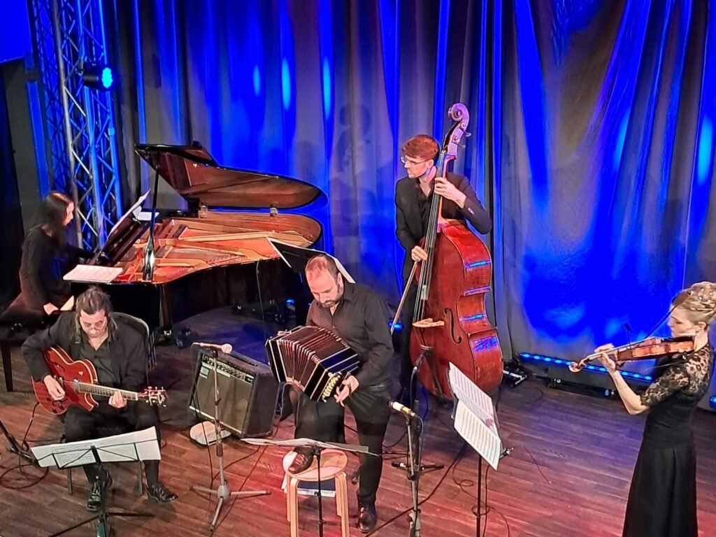 Instagram post from la.royal.tango. This post is in position 2.