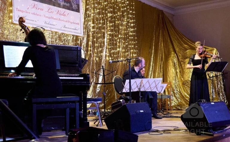 Instagram post from la.royal.tango. This post is in position 3.