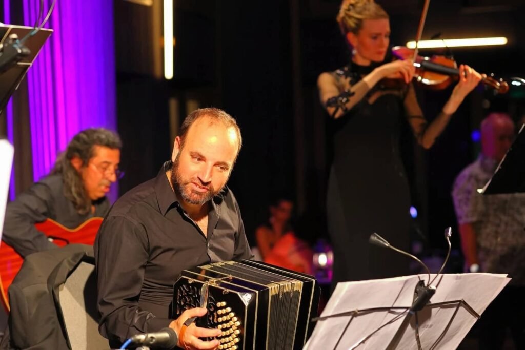 Instagram post from la.royal.tango. This post is in position 6.